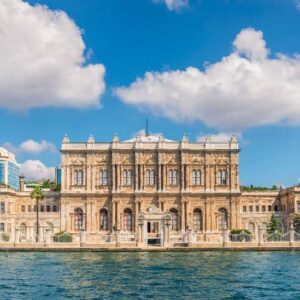 کاخ دلمه‌ باغچه Dolmabahçe Sarayı موزه مراکز تاریخی استانبول ترکیه سفر گردشگری